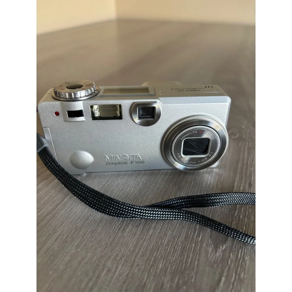 NOT TESTED Minolta Dimage F100‎ Digital Camera Silver 4.0 Megapixels with Case